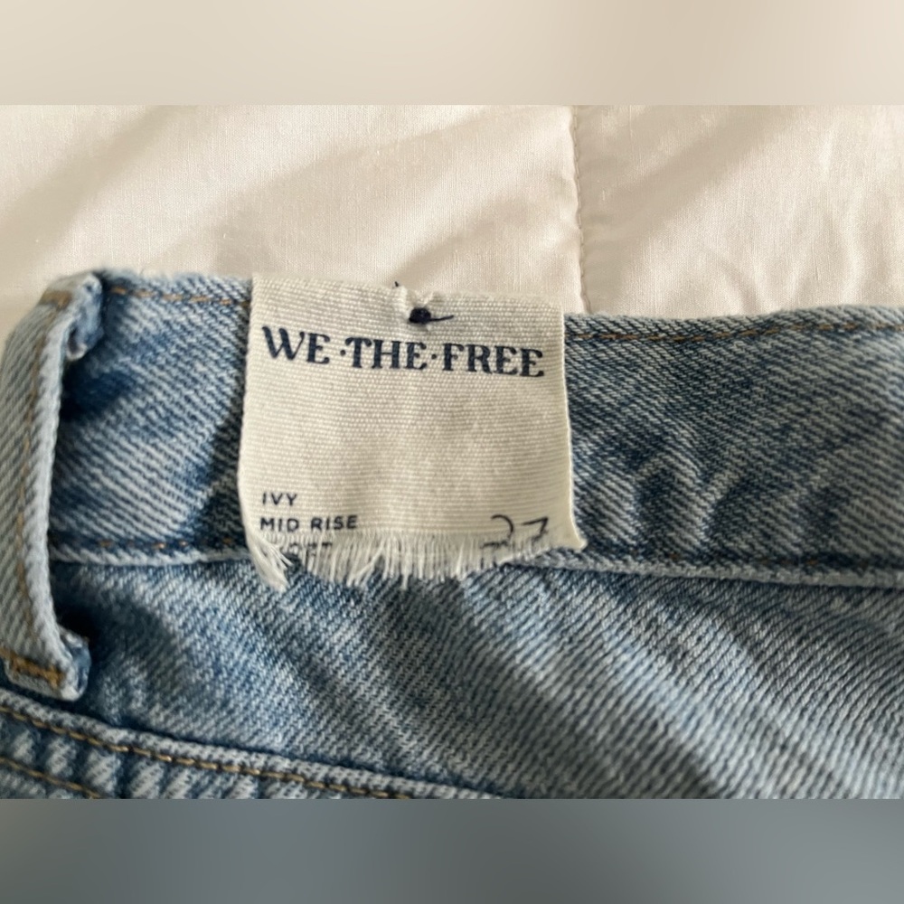 NWT Free People We the Free Ivy Mid rise denim shorts 27 raw hem button fly - Picture 4 of 11